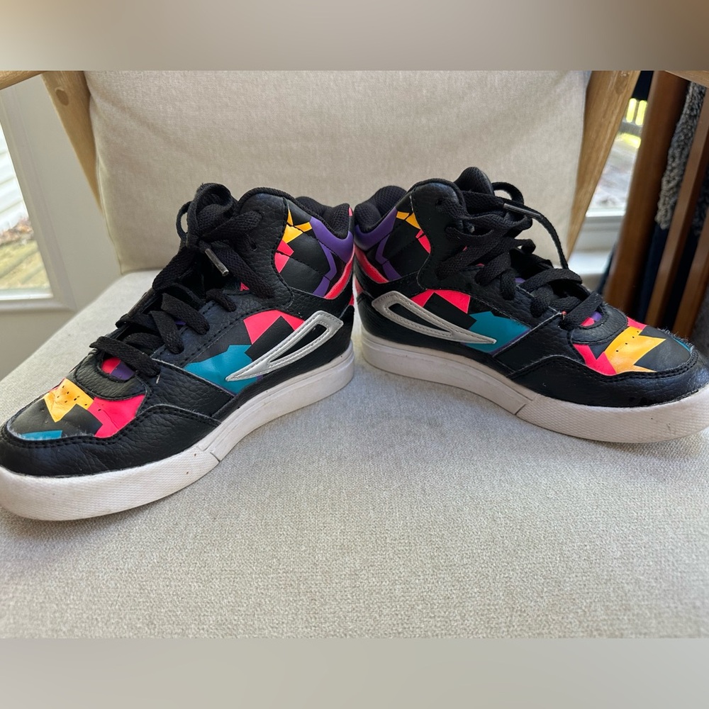 🏀💯Fila Everge Boys Black and Multicolor Sneakers